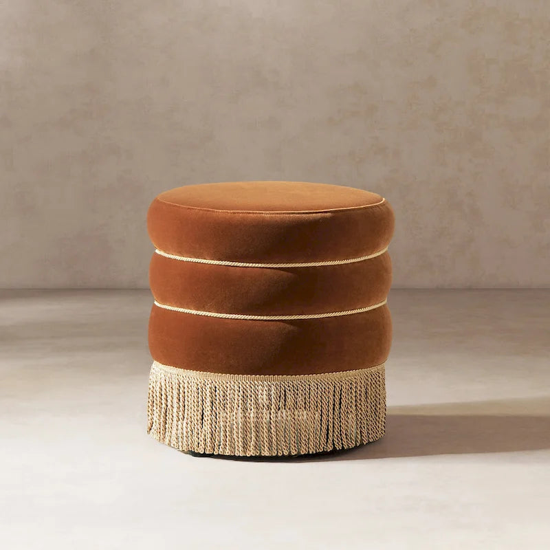 Repose-pieds rond et rembourré, orné de pompons en fil d'or