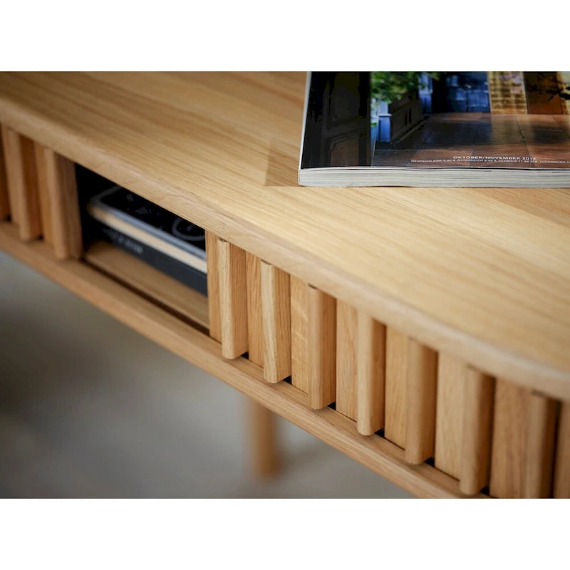 Meuble TV bas de style moderne avec coins arrondis et portes coulissantes