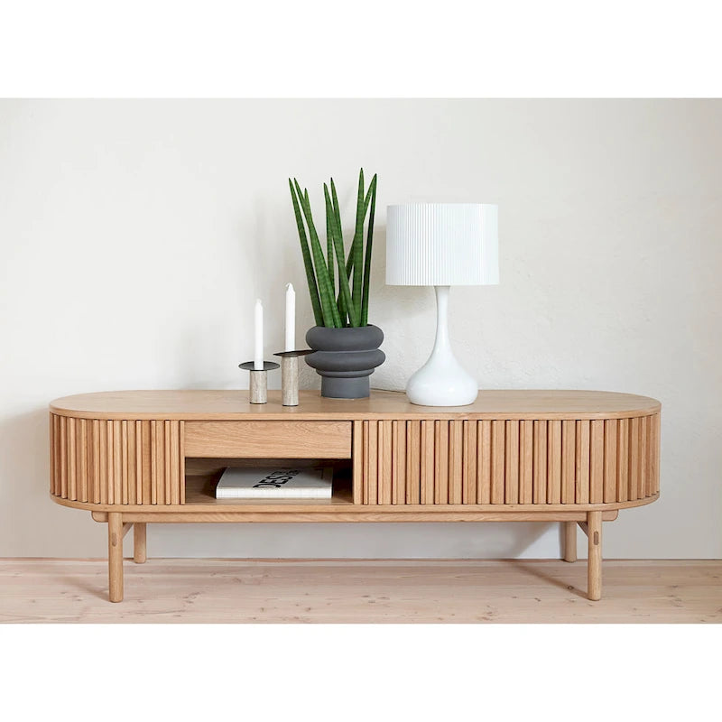 Meuble TV bas de style moderne avec coins arrondis et portes coulissantes